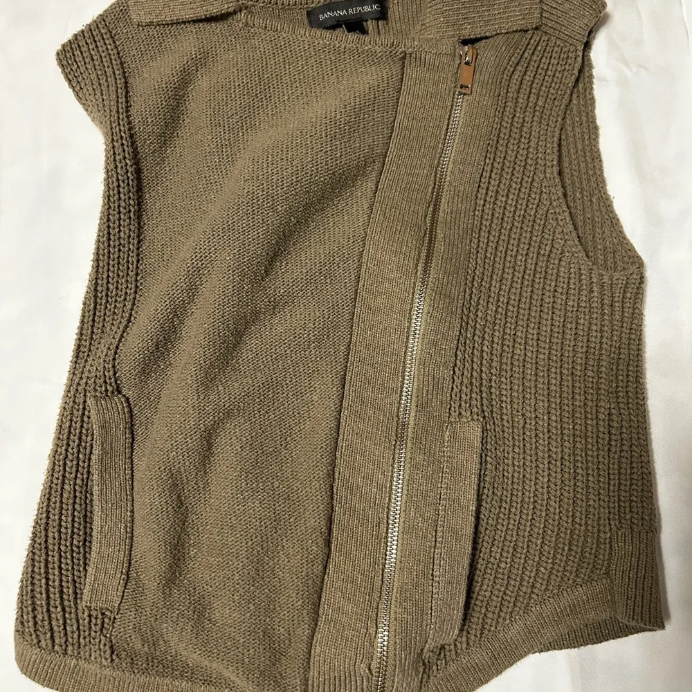 Banana Republic Tan‎ Knit Vest with Zipper